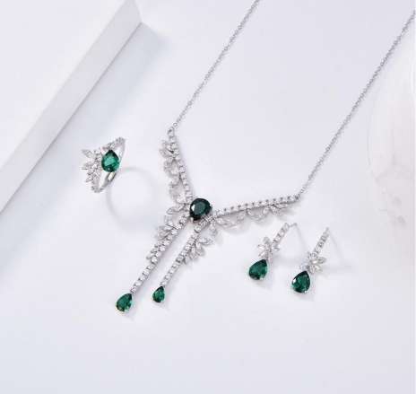 Sophisticated 925 Sterling Silver Jewelry Set, Shimmering with Radiant Cubic zircons