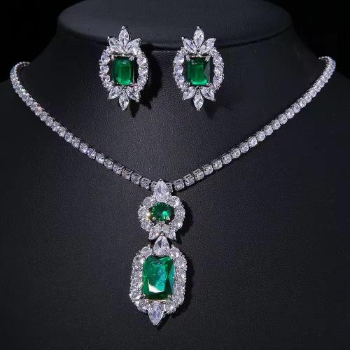 Sparkling modern necklace and earring set with high grade zircons - Image 3