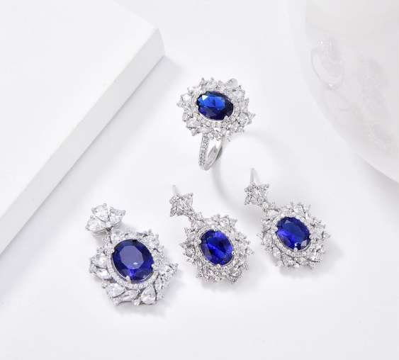 Gleaming 925 Sterling Silver Pendant Set with Sparkling Simulated Diamonds