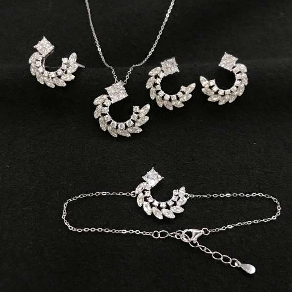 Sophisticated 925 Sterling Silver Jewelry Set is adorned with brilliant Cubic