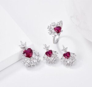 Gleaming 925 Sterling Silver Pendant Set with Sparkling Simulated Diamonds